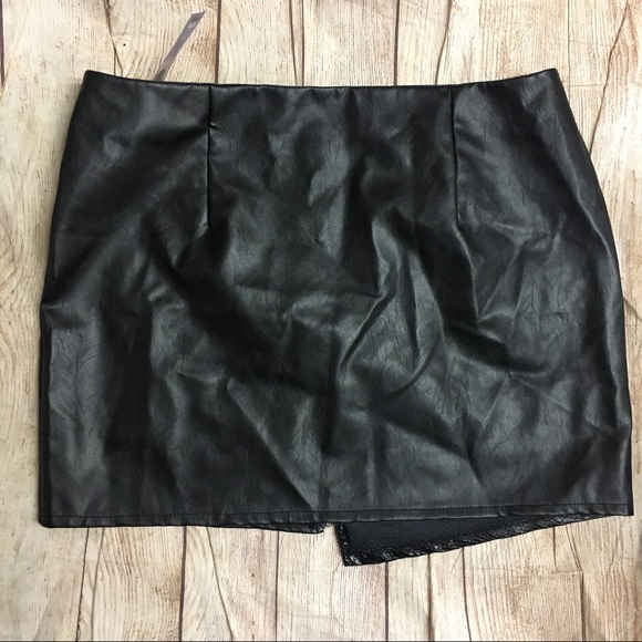 SHEIN Black Faux Alligator Zippered Mini Skirt - Picture 7 of 8